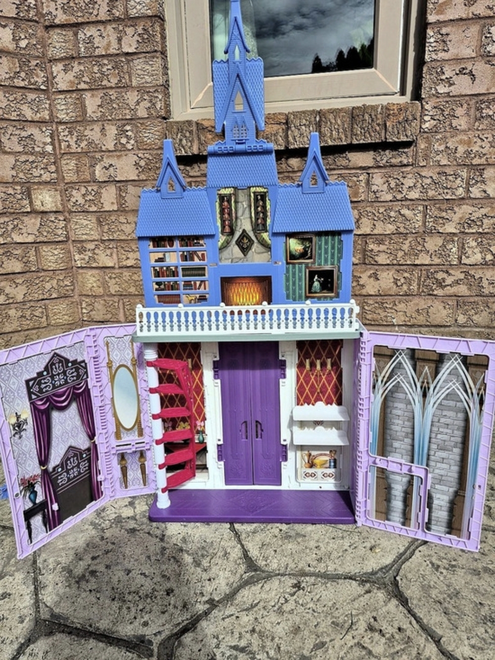 Disney Frozen 2 Fold & Go Portable Arendelle Castle Playset Dollhouse - Picture 2 of 15